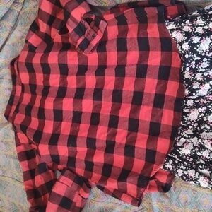 Women's Size Medium Red and Black Buffalo Plaid Long-sleeve Shirt